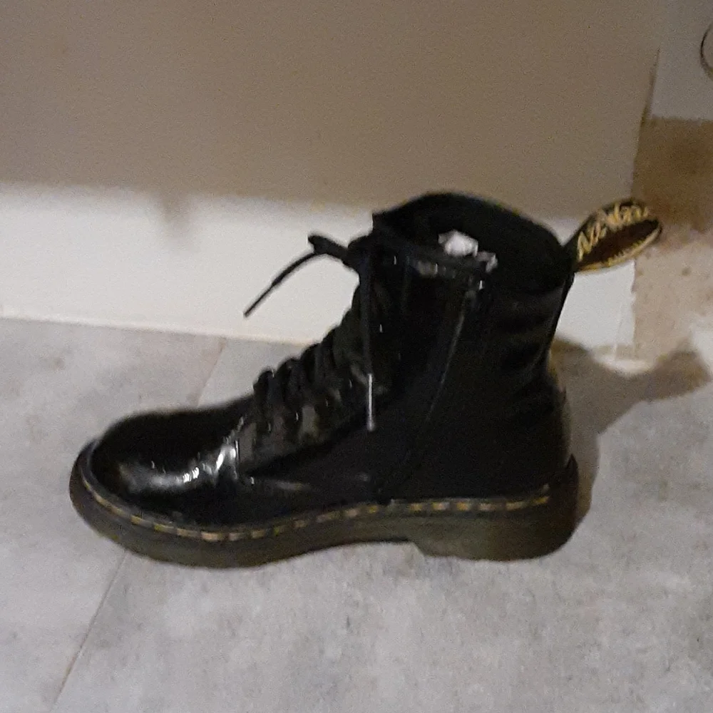 Dr  MARTENS  boots  size  2  nina - Picture 6 of 8